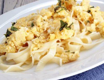 Crepe fettuccini aux brouilles (Fettuccini Crepe with Scrambled eggs)